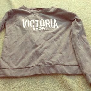Victoria sport throw over sweatshirt size S